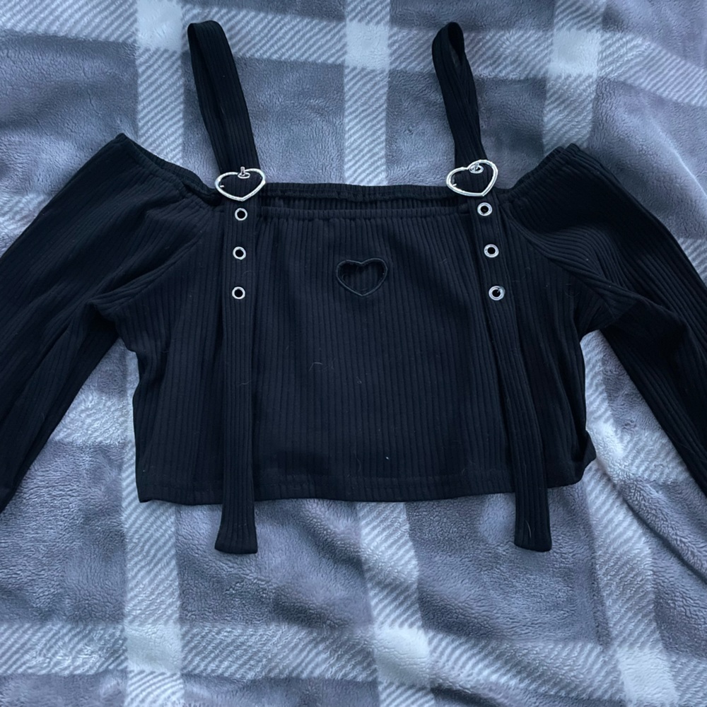 i bought this from shein, it’s a medium and from the brand ROMWE.